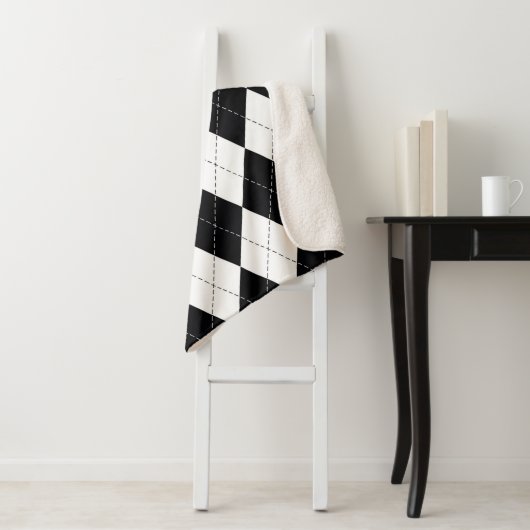 Couverture Sherpa motif Jacquard sans couture en noir et blanc. Géom (En situation)