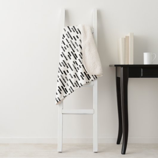 Couverture Sherpa Motif Lignes arrondies | Noir en blanc (En situation)