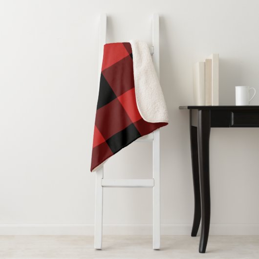 Couverture Sherpa Motif noir et rouge En vichy (En situation)