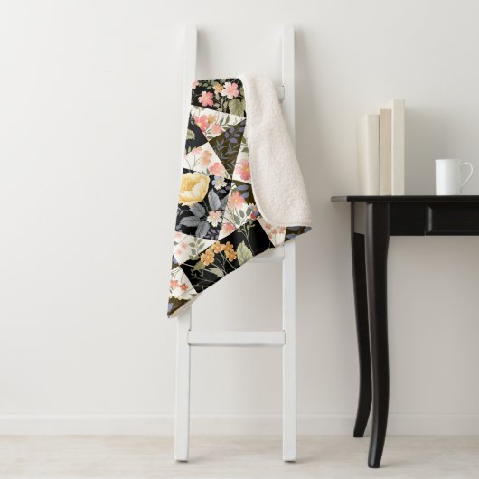 Couverture Sherpa motif patchwork transparent avec fleurs (En situation)