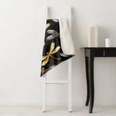 Couverture Sherpa Motif sans couture avec libellules d'or (En situation)