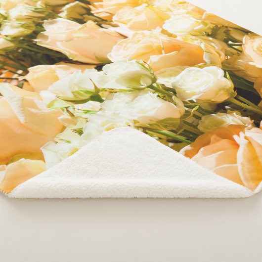 Couverture Sherpa Motif vertical de roses blanches. anniversaire, re (3/4)
