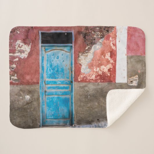 Couverture Sherpa Mur coloré avec porte bleue (Devant (Horizontal))