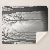 Couverture Sherpa Mysterious Foggy Forest Path (Devant (Horizontal))