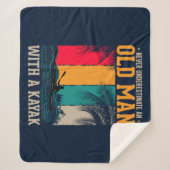 Couverture Sherpa Ne jamais sous-estimer le vieil homme avec Kayak (Devant)