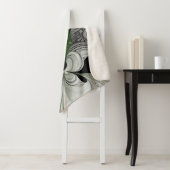 Couverture Sherpa Noir Abstrait et blanc avec art fractal vert (En situation)