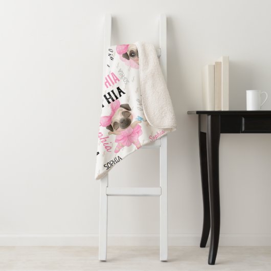 Couverture Sherpa Nom du collage Carlins mignons (En situation)