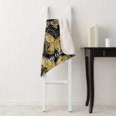 Couverture Sherpa Nom personnalisé Papillons noir et or (En situation)