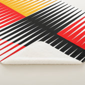 Couverture Sherpa OEuvre rouge, noire et jaune (3/4)