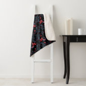 Couverture Sherpa Oiseaux d'art populaire scandinave Monogramme (En situation)