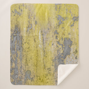 Couverture Sherpa Old gray concrete wall with peeling yellow paint.