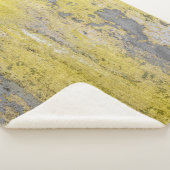 Couverture Sherpa Old gray concrete wall with peeling yellow paint. (3/4)