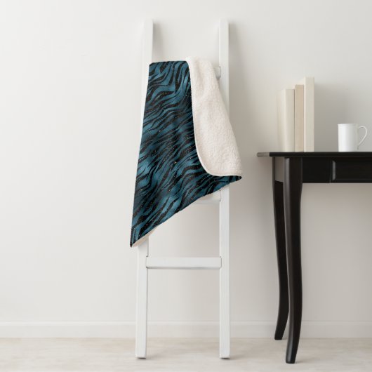 Couverture Sherpa Ombre d'impression bleu noir Zebra (En situation)