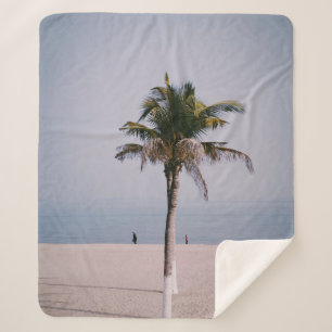 Couverture Sherpa Palmier vert en bord de mer