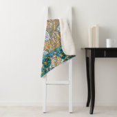 Couverture Sherpa papier peint bleu art nouveau cyclamen (En situation)