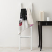 Couverture Sherpa Papillon (blanc et noir) Peinture - Chien Art (En situation)