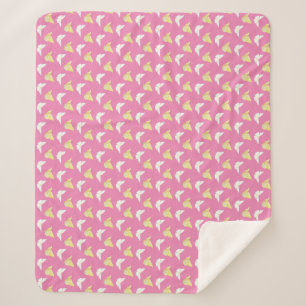 Couverture Sherpa Papillons blancs et jaunes clairs volant rose