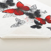 Couverture Sherpa Papillons noirs et rouges volants (3/4)