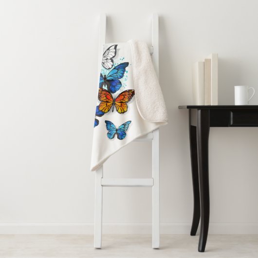 Couverture Sherpa Papillons volants Morpho et Monarch (En situation)