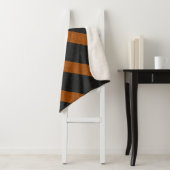 Couverture Sherpa Parties scintillant Orange & Black Stripes (En situation)