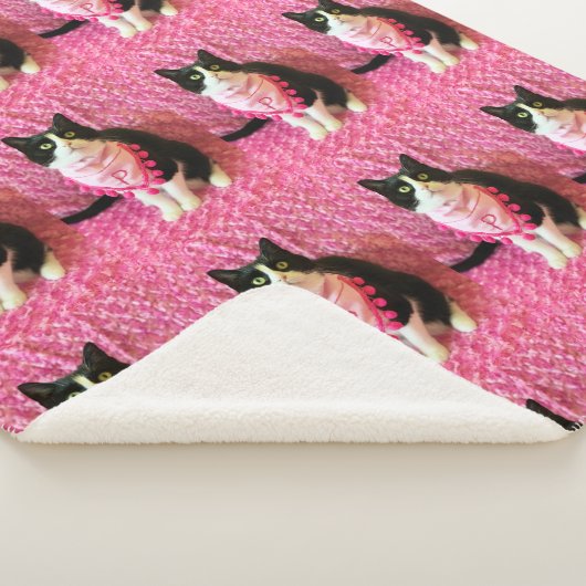 Couverture Sherpa Peaches Tuxedo Chat moyen Sherpa Blanket (3/4)