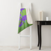 Couverture Sherpa Peinture Iris Violet - Art Fleur Originale (En situation)