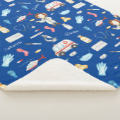 Couverture Sherpa Petite fille docteur Motif Médicale avec nom, bleu (3/4)