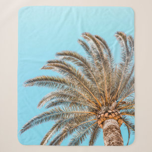 Couverture Sherpa Photographie en angle bas d'un palmier vert sous u