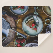 COUVERTURE SHERPA PIÈCE DE GÂTEAU SERVIE SUR PLAQUE CÉRAMIQUE ROUND  (Devant (Horizontal))