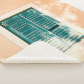 Couverture Sherpa Porte en bois vert fermé (3/4)