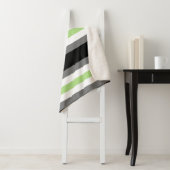 Couverture Sherpa Pride de l'agender, Fierté LGBTQ, Gris noir et ver (En situation)