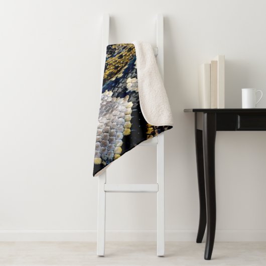 Couverture Sherpa Python noir, jaune et gris (En situation)
