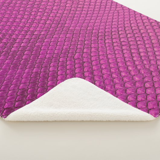 Couverture Sherpa Python rose : Texture de la peau de serpent. (3/4)