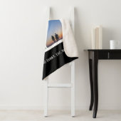 Couverture Sherpa Quatre Modèles photo et un monogramme personnalisé (En situation)