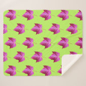 Couverture Sherpa Red Autumn Maple Leaf Pattern on Green Background (Devant (Horizontal))