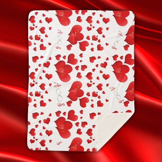 Couverture Sherpa Red Hearts Infinity Initiales Monogramme sur blanc