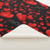 Couverture Sherpa Red Hearts Infinity Initiales Monogramme sur noir  (3/4)