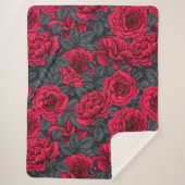 Couverture Sherpa Red roses with gray leaves on black (Devant)