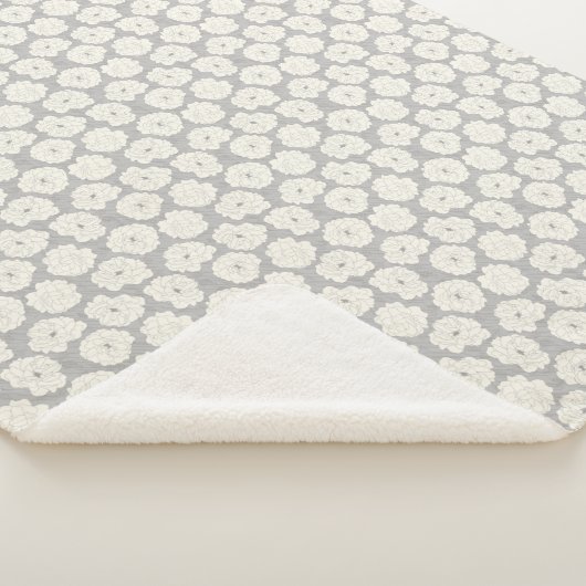 Couverture Sherpa Roses blanches sur gris clair - motif sans soudure (3/4)