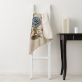 Couverture Sherpa Roses brodées Blush & Blue (En situation)