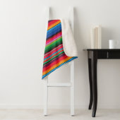 Couverture Sherpa Rouge Serape Saltillo traditionnelle mexicaine cou (En situation)