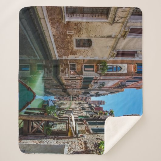 Couverture Sherpa Rue étroite avec canal à Venise (Devant)