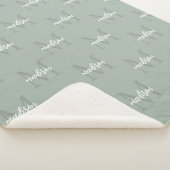 Couverture Sherpa Sage Green - Monogramme répétitif Nom personnalisé (3/4)