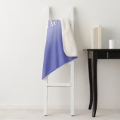Couverture Sherpa Script cursif modifiable | Violet blanc et violet (En situation)