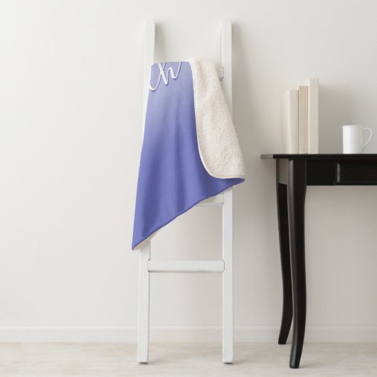 Couverture Sherpa Script cursif modifiable | Violet blanc et violet (En situation)