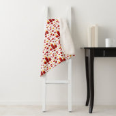 Couverture Sherpa "Seamless Red & Gold Candlelight Hearts Pattern –  (En situation)