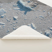 Couverture Sherpa Selective focus of gray stone (3/4)
