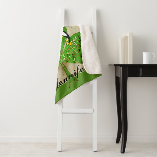 Couverture Sherpa Shamrock Leprechaun "Bonne St. Patrick" (En situation)