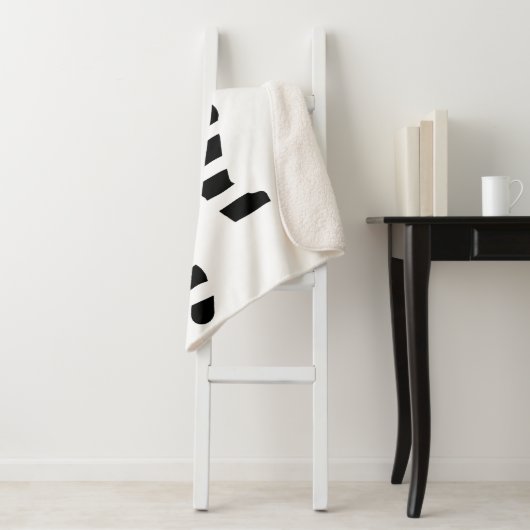 Couverture Sherpa Silhouette de chat noir (En situation)