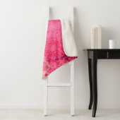 Couverture Sherpa Structures roses faites en manuel sur un papier pe (En situation)